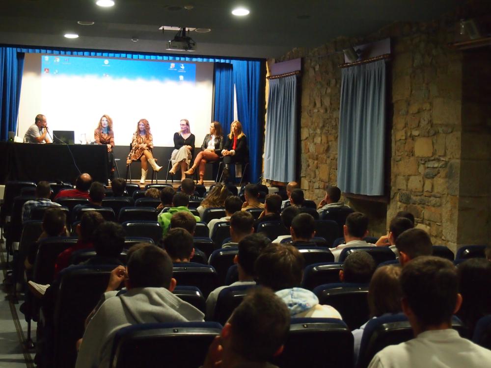 Imagen ENPRESEN ETA ENPLEGU-ESKATZAILEEN ARTEKO TOPAKETA