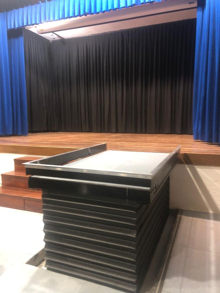 Imagen El Ayuntamiento de Mungia mejora la accesibilidad de Torrebillela con la instalación de un salvaescaleras eléctrico