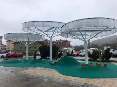 Imagen El Ayuntamiento de Mungia finaliza las obras de renovación y  sustitución del parque infantil de Landetxo