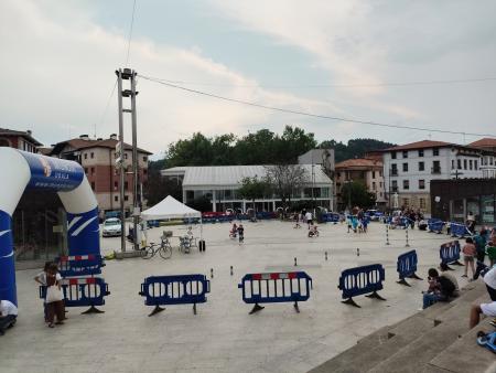 B. Zirkuletan ikasiz