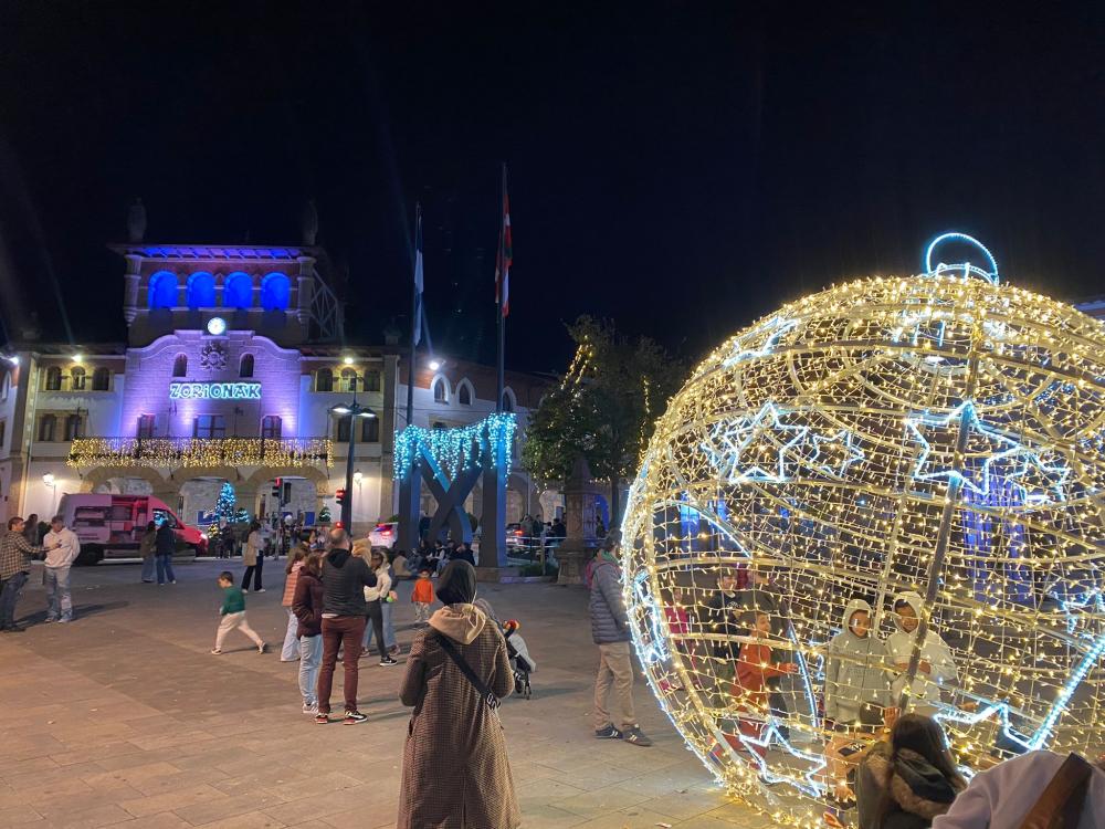 Imagen La Navidad ilumina las calles y plazas de Mungia