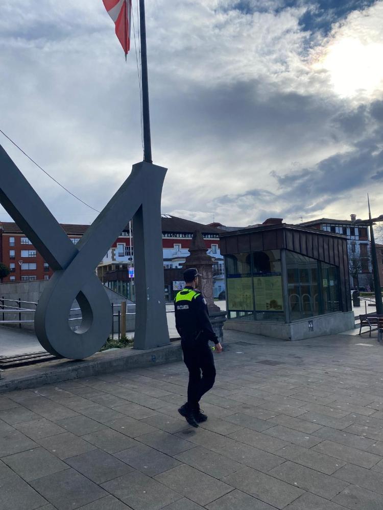 Imagen Joseba Larruzea Motxobe, Policía Municipal de Mungia, recibirá el “distintivo rojo” que otorga el Gobierno Vasco correspondiente a actos o actuaciones extraordinarias el 8 de febrero