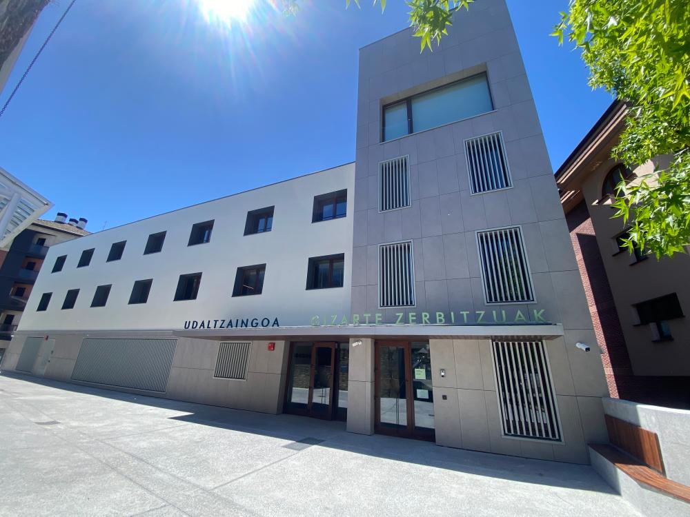 Imagen Mungiako Udaltzaingoa eta Gizarte Zerbitzuen Mungialdeko Mankomunitateak egoitza berrira lekualdatu dira: Alkartasuna eraikinera, lehengo osasun-zentroan