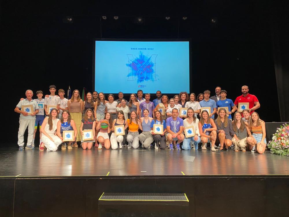 Imagen Mungiak herriko kirol elkarte eta taldeetako pertsonen jarduera fisikoa bultzatzeko eta sustatzeko lan eskuzabala aitortu du Mungiako Kirol Sarien III. edizioarekin