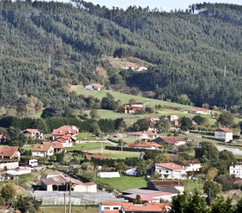 Imagen Mungiako Udalak eta Bizkaiko Foru Aldundiak hitzarmena sinatu dute Birleko errota bidea urbanizatzeko