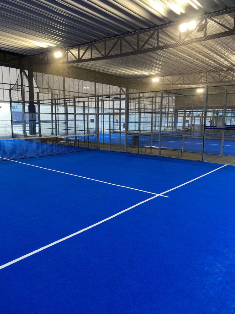 Imagen Mungiako Udalak udal kiroldegiko padel pistak hobetu ditu