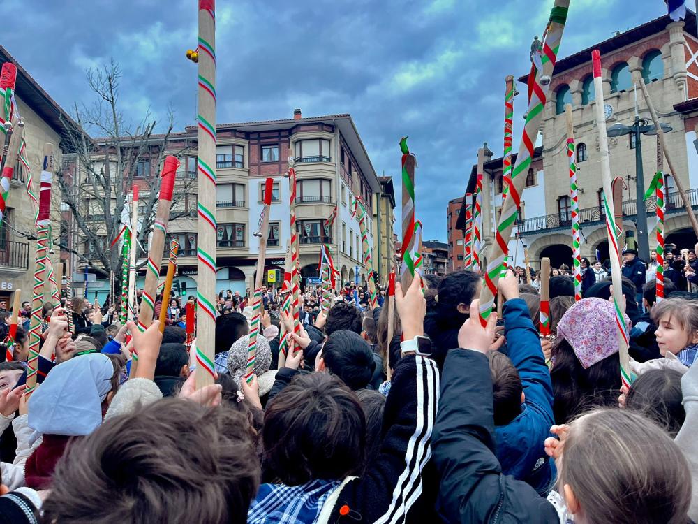 Irudia Musikaz eta ospakizunez beteriko goiza izan da Mungian Agate Deunaren...