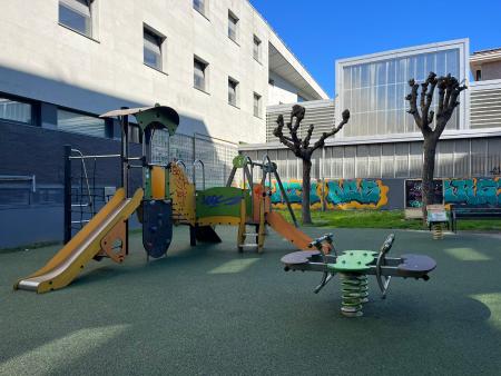 Imagen El Ayuntamiento renueva el parque infantil de Bentades para mejorar la seguridad de los usuarios