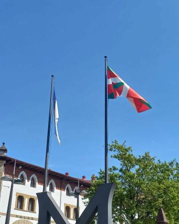 Irudia Apirilak 5: Aberri Eguna Mungian