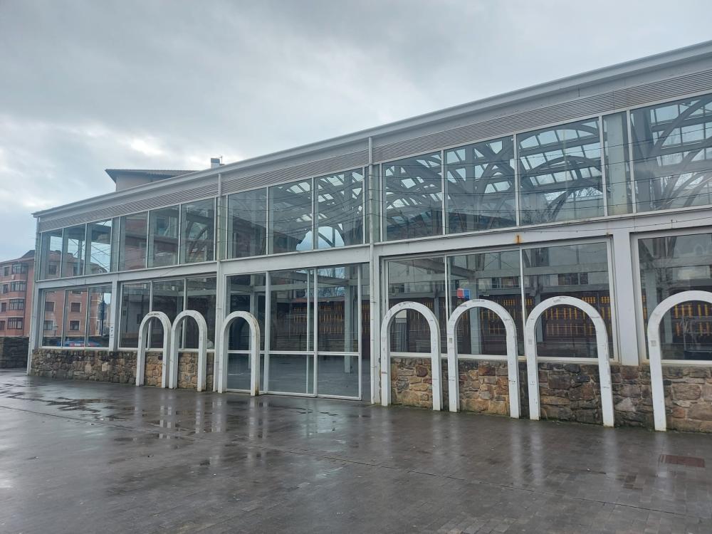 Irudia Garbiketa eta pintura lanak hasi dira Mungiako Andra Mari elizaren...