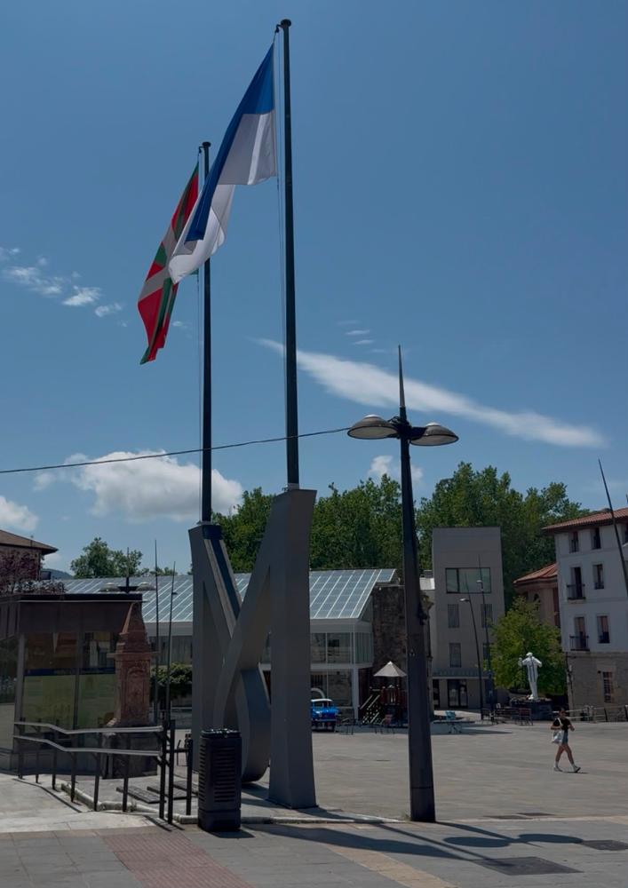 Irudia Elkarbizitzaren alde eta Udaltzaingo eta Ertzainzaren Defentsako mozioa...